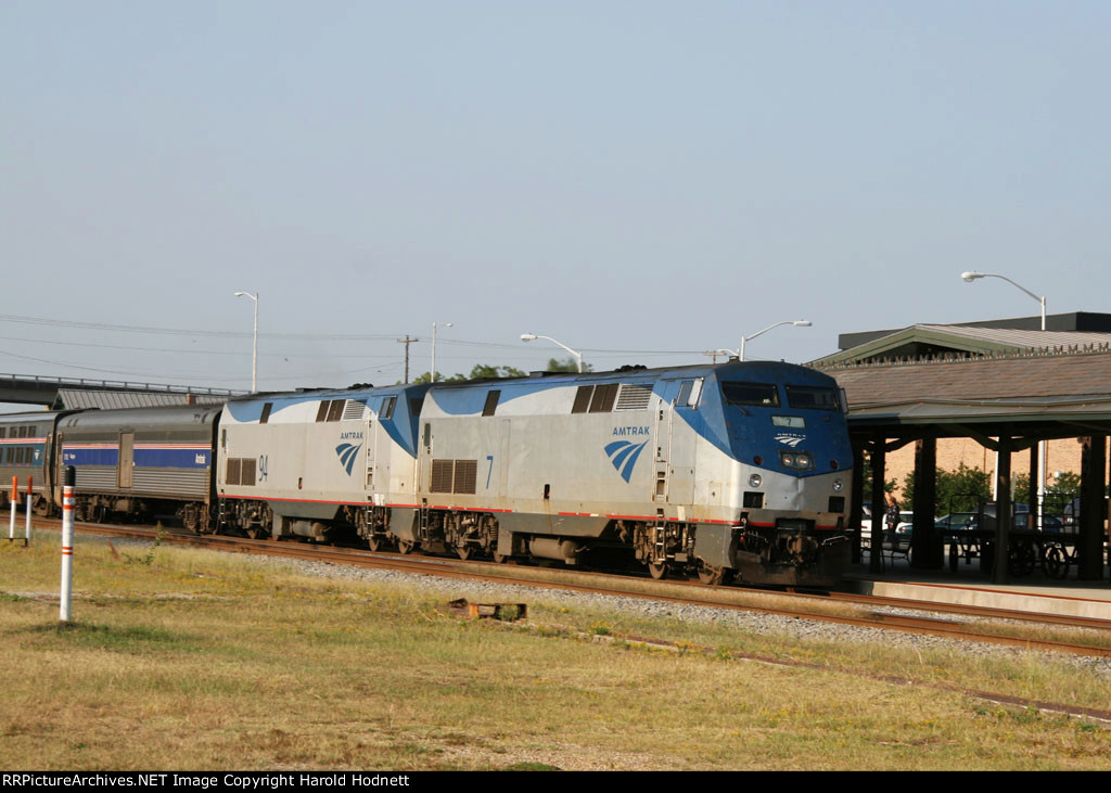 AMTK 7 & 94 bring train P092-12 into the station